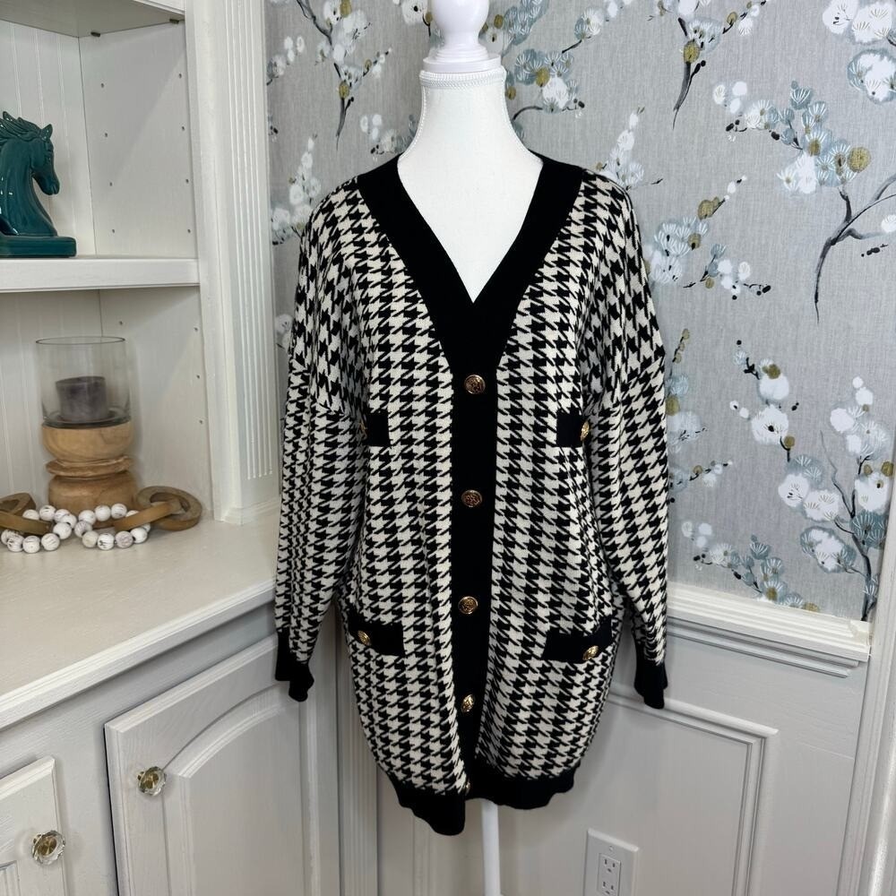 TCEC Black and Cream Button Up Cardigan Sweater - Size Medium